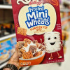 Хлопья для завтрака Kellogg's Frosted Mini Wheats Pumpkin Pie Spice Cold Breakfast Cereal 623г