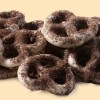 Солодкі крендельки з кремом Hershey's Dipped Pretzels Cookies 'N' Crème 120г